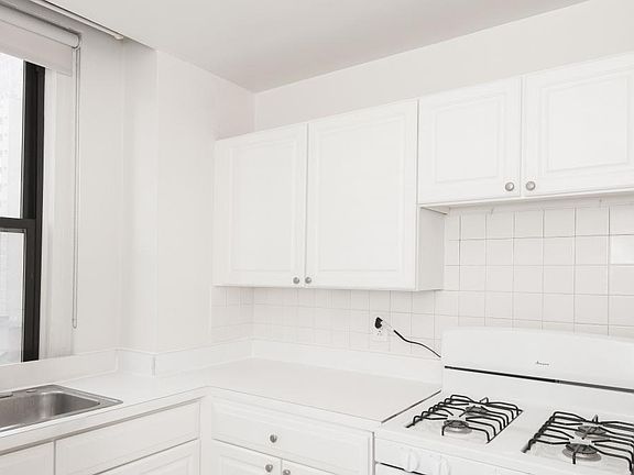 3rd image of 1218-50 Walnut St #1201