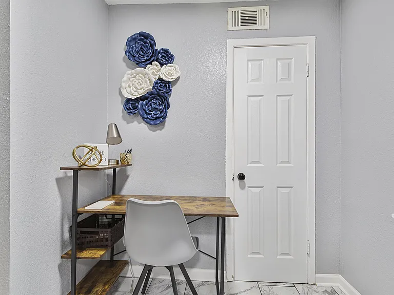 2402 Berry St #5 — Photo 6