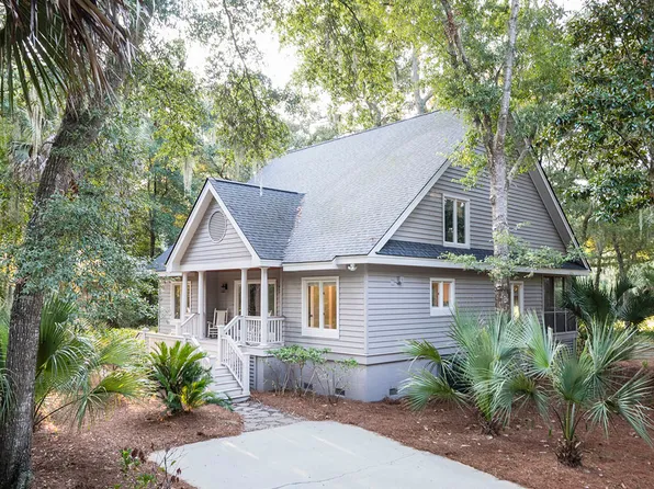 121 Conifer Ln, Johns Island, SC 29455