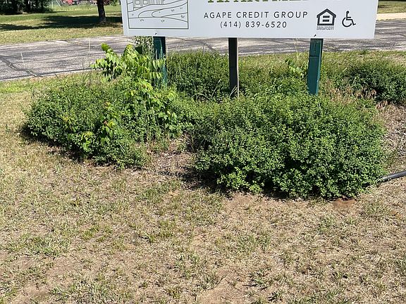 5th image of 302 Clyde St #1
