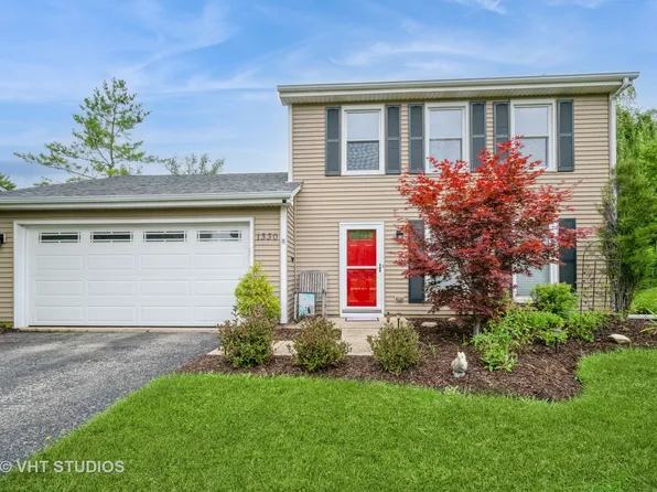 1330 N Parkview Ter, Algonquin, IL 60102