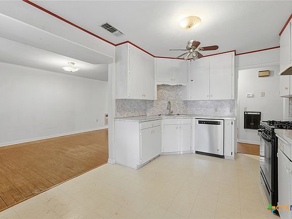 2nd image of 520 Seydler St