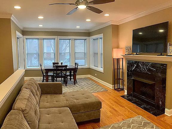 3rd image of 2417 W Foster Ave #1E