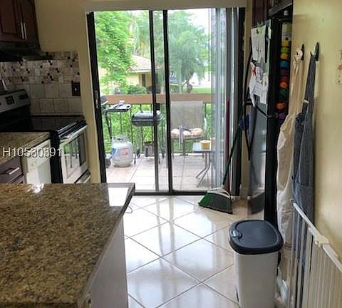 5th image of 175 Wimbledon Lake Dr