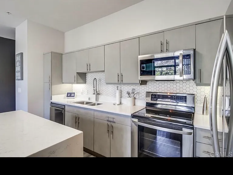 889 Date St — Photo 13