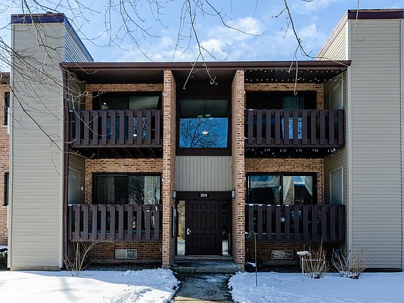 2nd image of 324 Sheridan Dr APT 2A