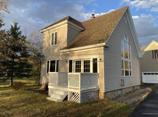 17 Fort St, Mars Hill, ME 04758
