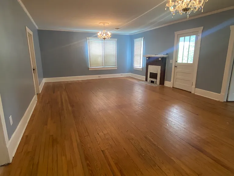617 Jefferson St E — Photo 2