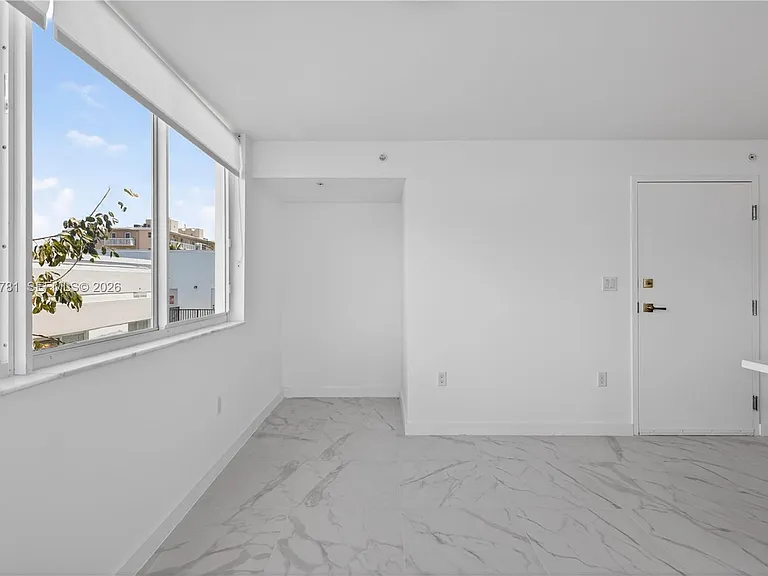1552 Euclid Ave #8 — Photo 5