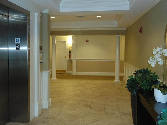5th image of 1105 Davenport Ave
