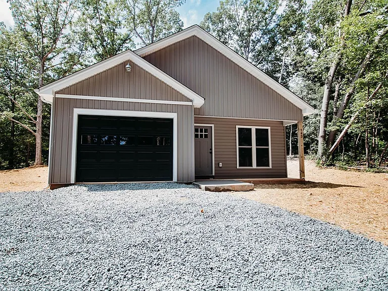 143 Reichard Dr — Photo 2