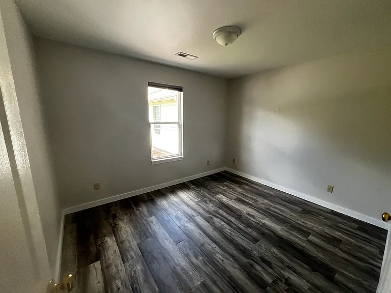 213 W Stone St #2 — Photo 13