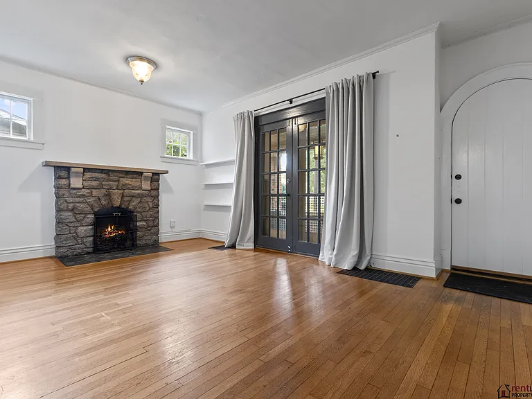 1041 Fontaine Rd — Photo 7