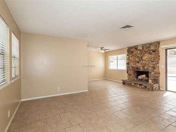 4th image of 3110 La Mesa Dr