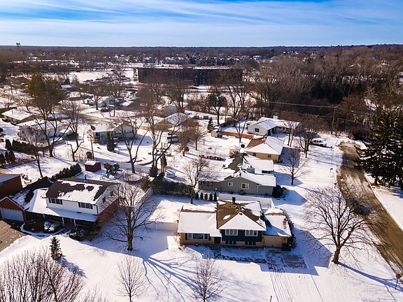 3rd image of 638 N Stephen Dr