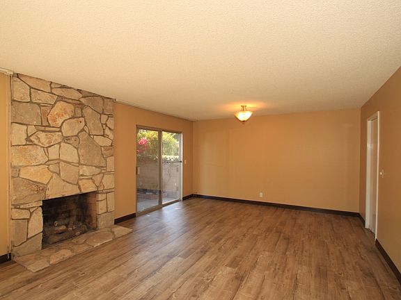 3rd image of 23007 Fonthill Ave