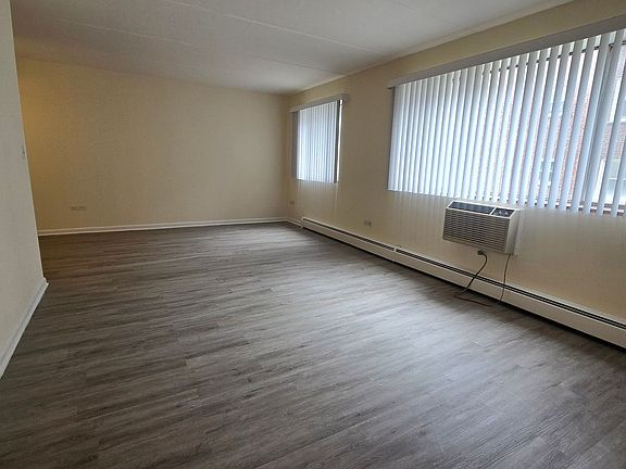 3rd image of 918 Washington St APT 4A