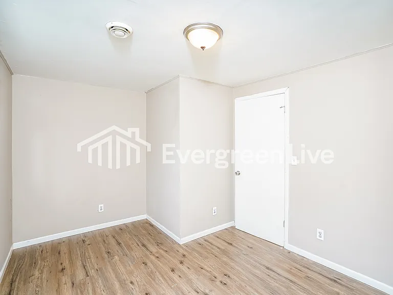 4218 N 67th St — Photo 13