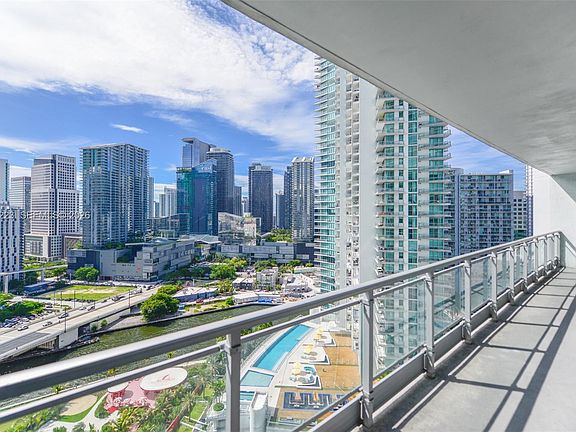 4th image of 90 SW 3rd St APT 2501