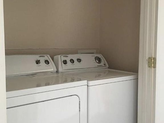 5th image of 102 E Lee St