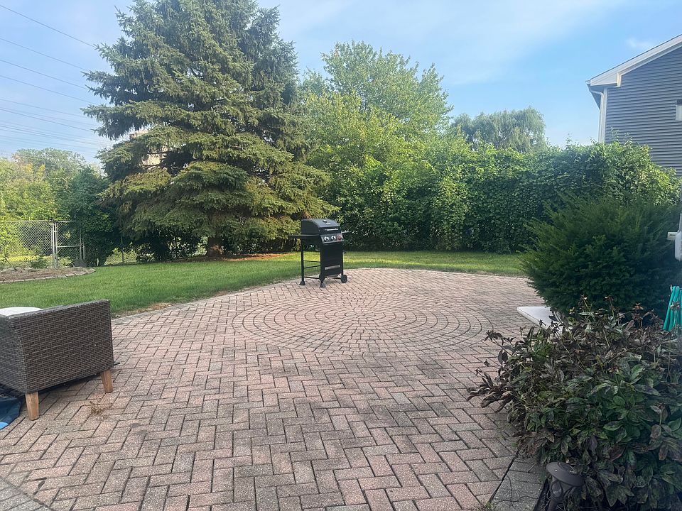 2nd image of 715 Greenview Ln