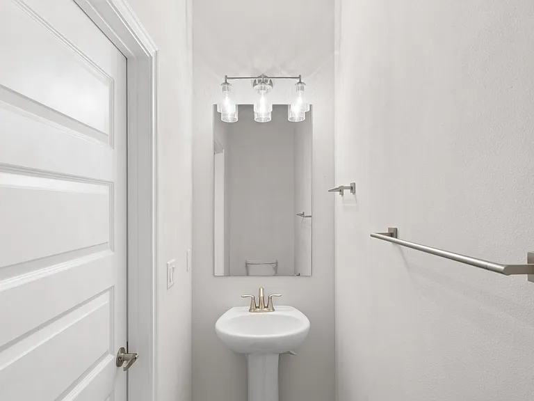 692 NE Turtleback Trl — Photo 39