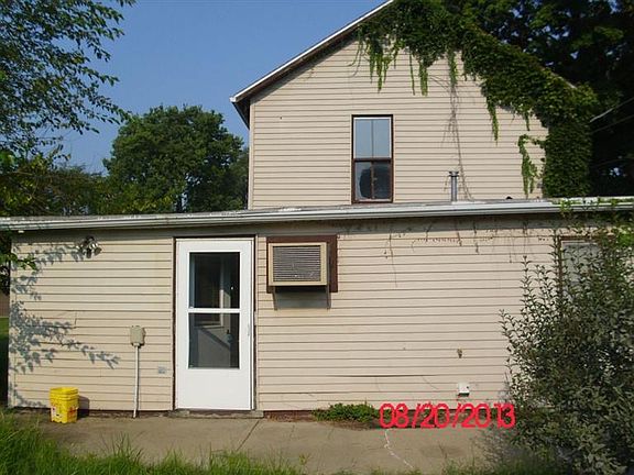 2nd image of 106 S Van Buren St