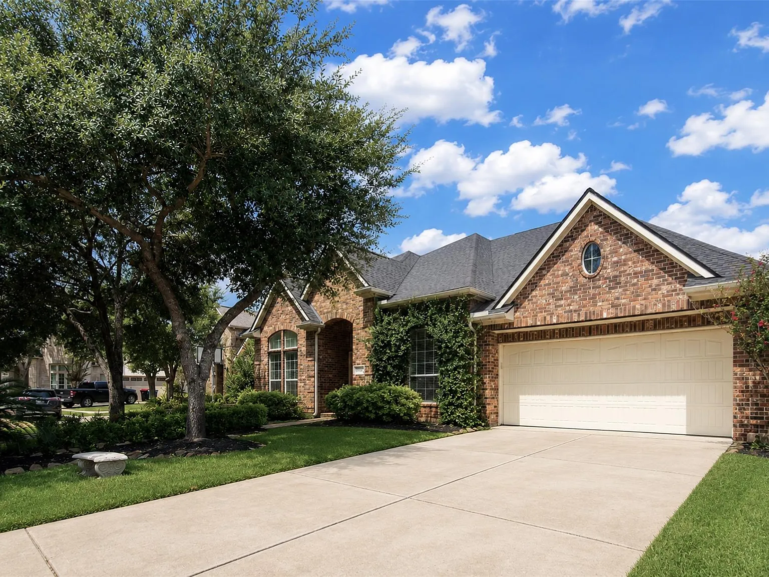 4 bed, 3.0 bath, 2726 sqft, $2,700 — Photo 1
