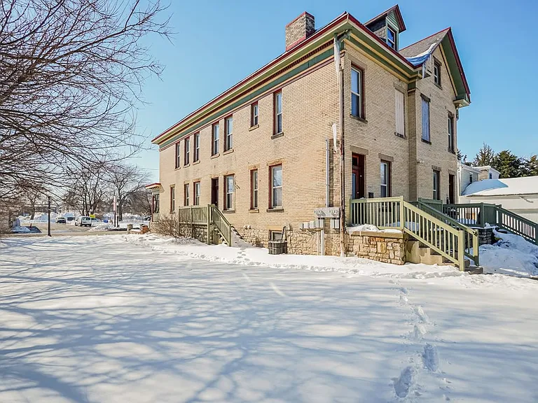 804 E Main St — Photo 17