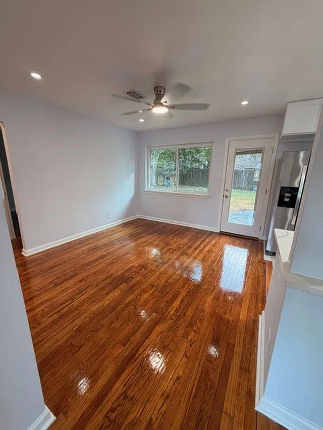 3 bed, 1.5 bath, 1082 sqft, $2,150 — Photo 4