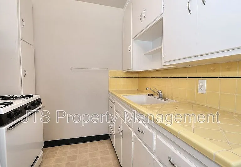 4439 V St #5 — Photo 28