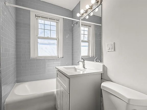 5th image of 58 Selkirk Rd APT 2