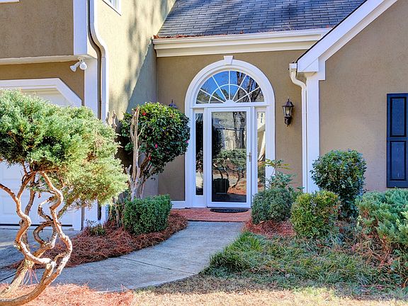 3rd image of 5014 Helga Ct NE