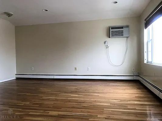 Rented by Hillel Realty Group | media 13