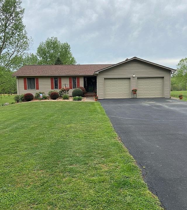 1st image of 155 Lakeside Dr