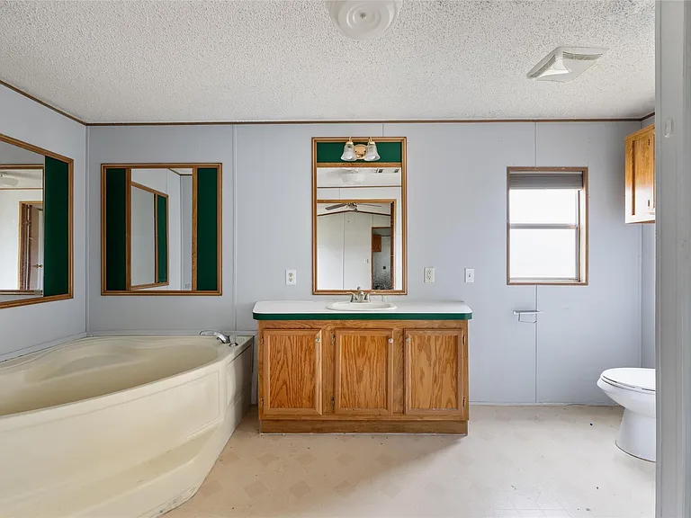 360 Shady Oaks #A — Photo 16