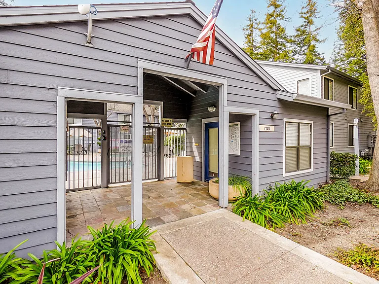 7126 Cross Creek Cir #D — Photo 35