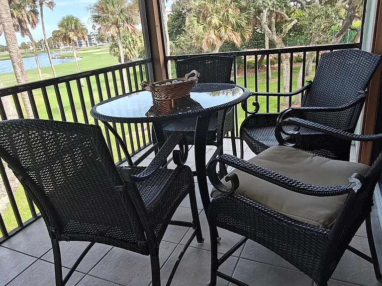 233 NE Edgewater Dr #203 — Photo 8