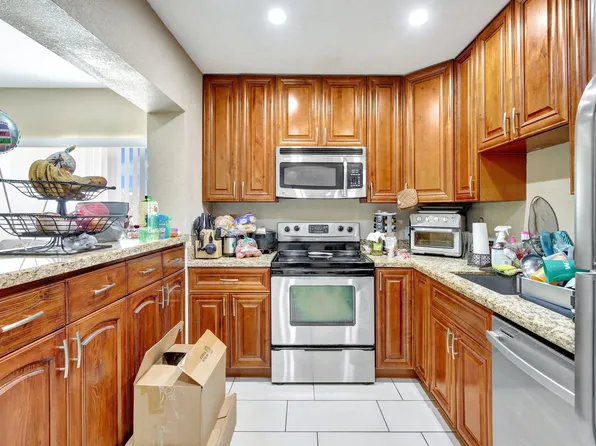 9725 NW 26th Ct 4, Sunrise, FL 33322