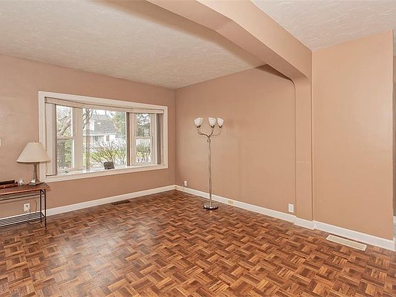 5th image of 1453 Iroquois Ave