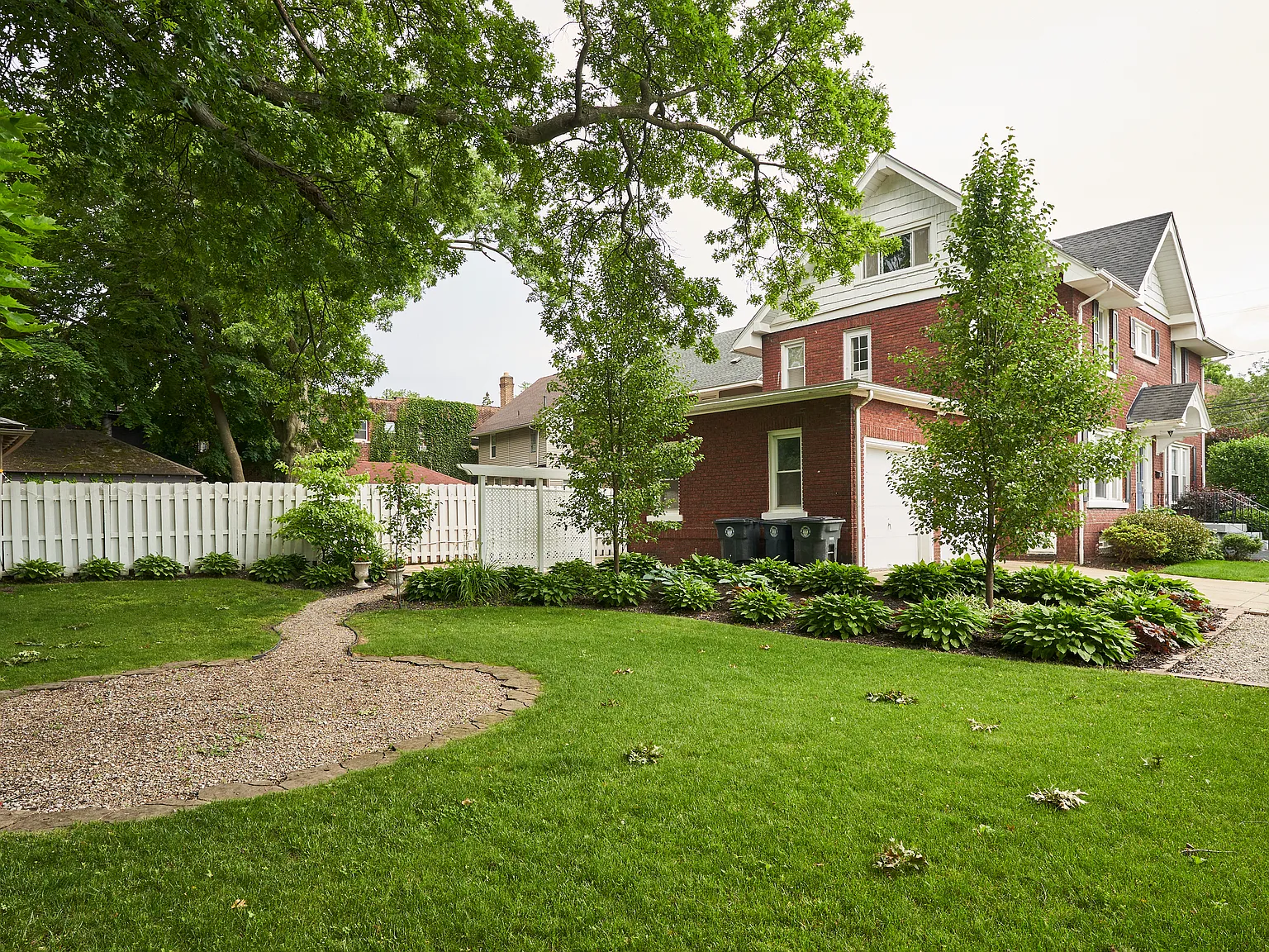5 bed, 2695 sqft, $2,150 — Photo 3
