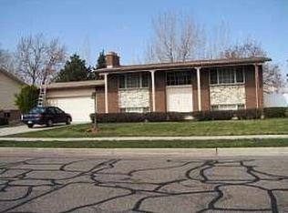 9422 Quail Hollow Dr, Sandy, UT 84093