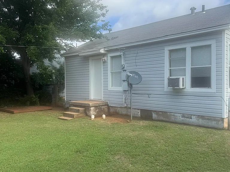 412 E Pine Ave — Photo 8