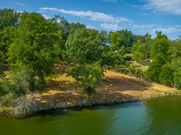 2418 Glengerrie Dr, Soddy Daisy, TN 37379