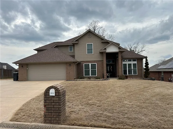 1913 Durango Dr, Van Buren, AR 72956