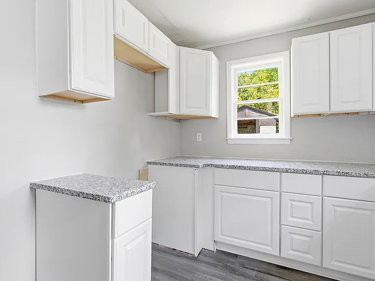 925 Elm St — Photo 9