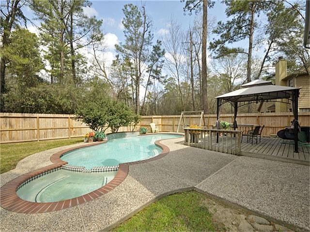 2nd image of 195 N Village Knoll Cir