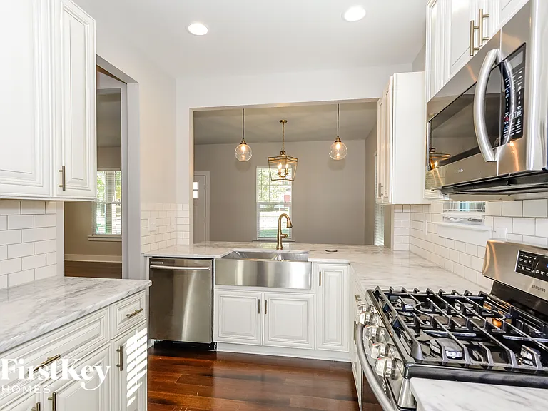 1717 Dallas Ave — Photo 9