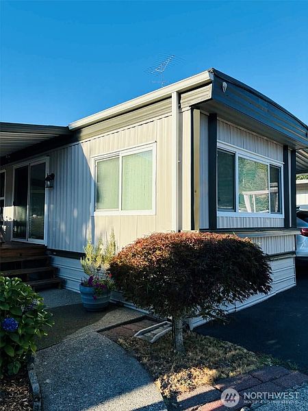 2nd image of 2302 R Street SE #125