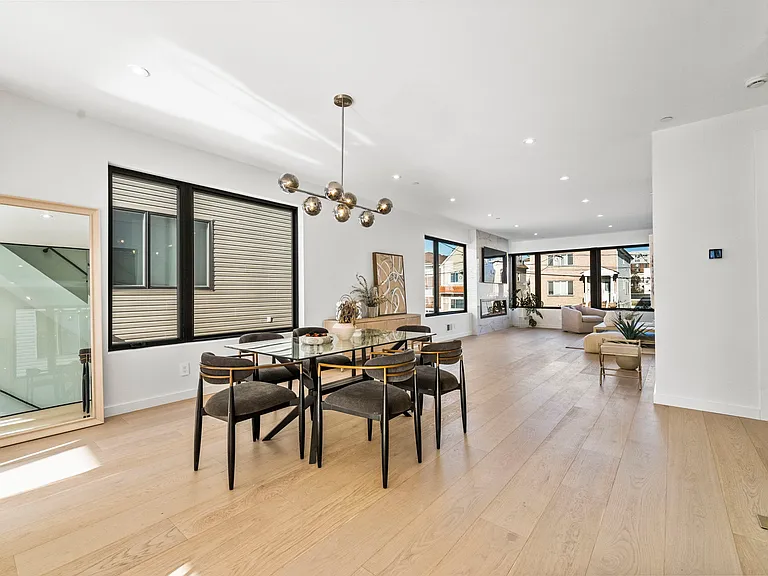 222 Washington Pl — Photo 36